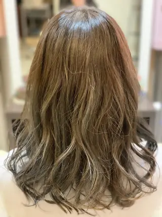 セミロング カラー 大間 礼真のヘアスタイル