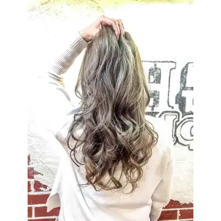 ロング EIGHT plum TOKIOリミテッドのヘアスタイル