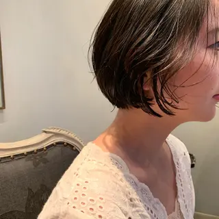 ショート SAKINO. ベージュカラーのヘアスタイル