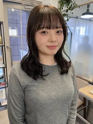 ミディアム 赤み消しカラー/ ナチュラル/トモキのヘアスタイル