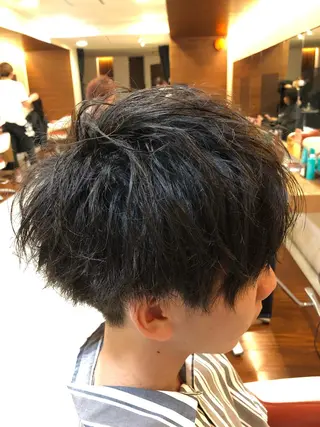 ショート メンズ 塩谷黎✨イルミナ カラーメンズパーマ✨のヘアスタイル