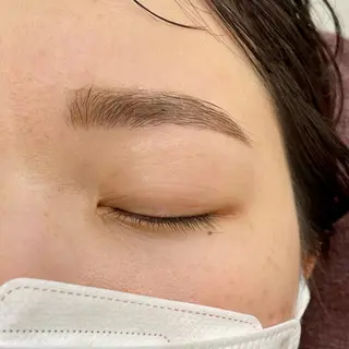 アイブロウ 鍵山 千秋のヘアスタイル