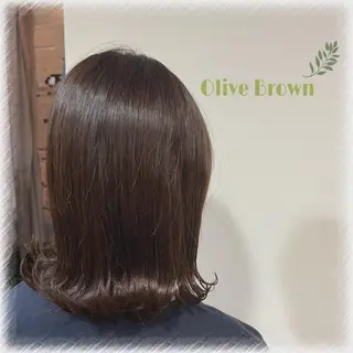ミディアム カラー 岡本 絢香のヘアスタイル