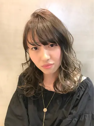 ミディアム カラー 篠塚 純のヘアスタイル