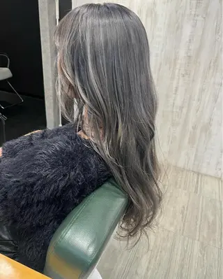 ロング カラー 透明感ブラウン｜ レイヤー｜小寺 葵のヘアスタイル