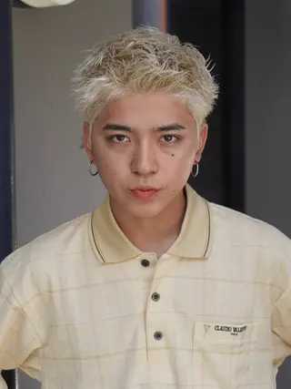 ショート カラー 山口 ヒロトのヘアスタイル
