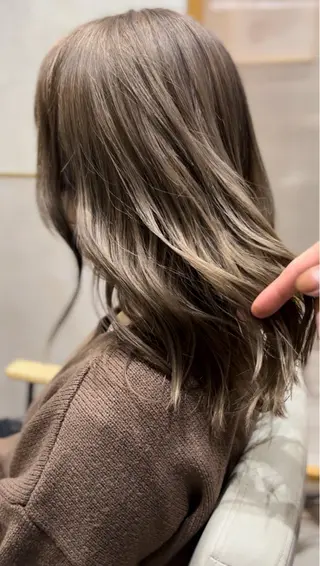ロング カラー ハイライト 透明感カラー松本のヘアスタイル