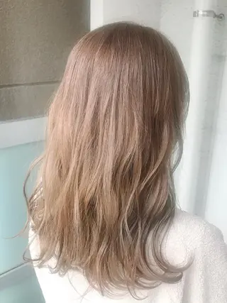 セミロング カラー 岩谷/ブリーチ 🪽透明感カラーのヘアスタイル