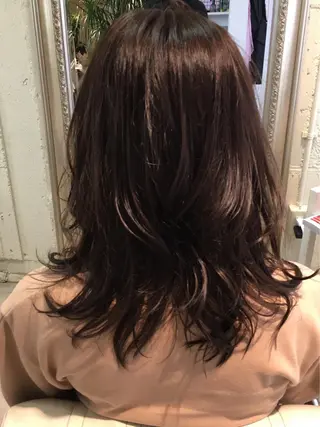 セミロング カラー CALMHAIR 五十實淳のヘアスタイル