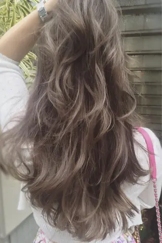 ロング カラー 白髪ぼかし×デザイン 🕊️🫧ホウジョウのヘアスタイル