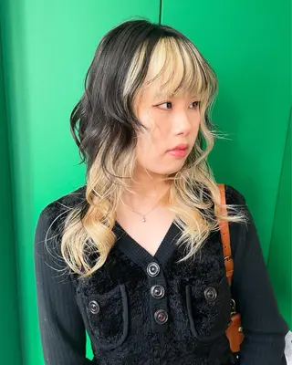 ロング カラー ヘアアレンジ 艶髪 🦋CON🦋のヘアスタイル