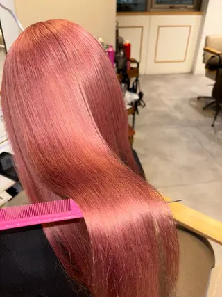 ロング カラー 肌に馴染むハイトーン /ミルクティーカラーのヘアスタイル