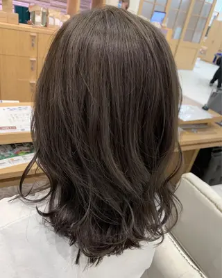 セミロング カラー K. SUZUKAのヘアスタイル