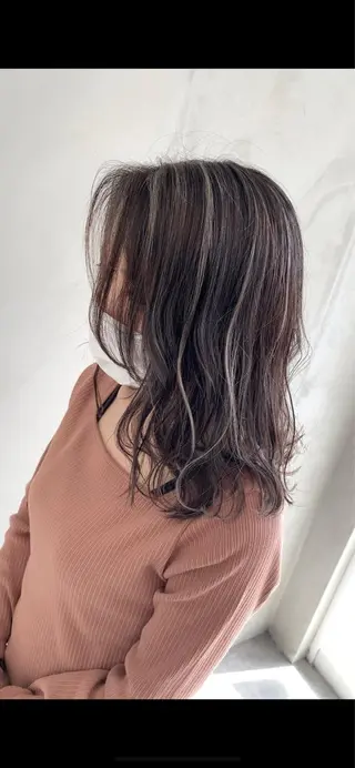 ミディアム カラー リサ tonieのヘアスタイル