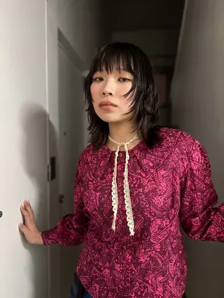 ミディアム 【モエカ】グランジ ウルフ/ハイトーンのヘアスタイル