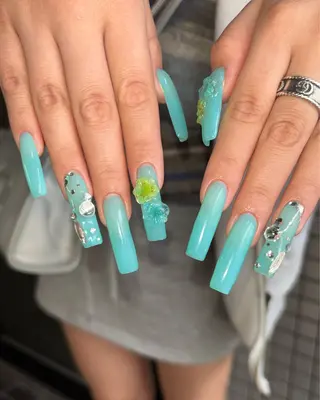 ネイル 🪐富島彩夏 /海外nail🪐のネイルデザイン