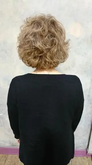 ミディアム 齋藤 愛美のヘアスタイル