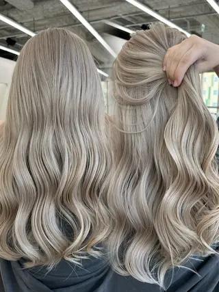 ロング カラー ヘアアレンジ 原宿ハイトーンカラー 🌼みるい🌼のヘアスタイル