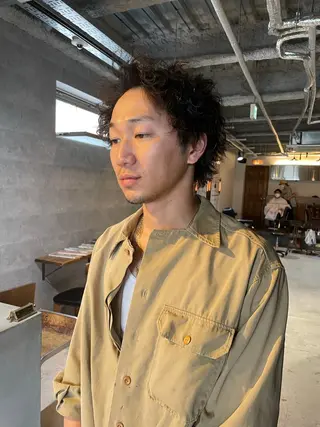 ミディアム パーマ メンズ 俵 知広のヘアスタイル