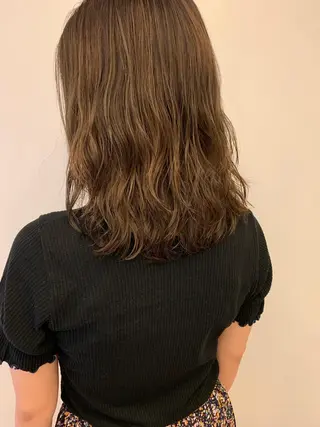 ミディアム カラー パーマ ヘアアレンジ 松田 亮葉のヘアスタイル