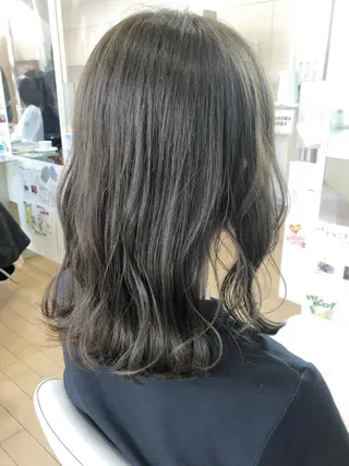 ミディアム カラー 成瀬 妃生路のヘアスタイル