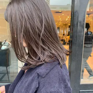 ロング カラー SAKINO． ベージュカラーのヘアスタイル
