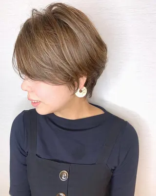 ショート カラー 韓国レイヤーカット/ ダブルカラーのヘアスタイル