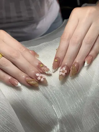 ネイル T.Lee Nail Lilyのネイルデザイン