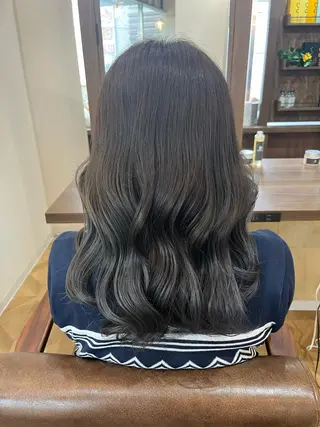 ミディアム 白髪ぼかしマイスター 🫧shuri🫧のヘアスタイル