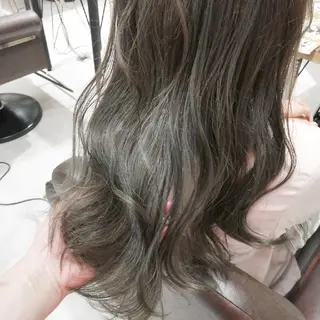 カラー ロング hase _のヘアスタイル