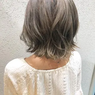 ミディアム AKANE 【zina新宿】のヘアスタイル