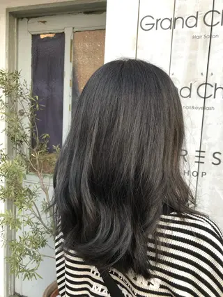 ミディアム カラー あだち ゆかのヘアスタイル