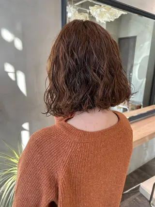 ミディアム パーマ 堤 麻衣子のヘアスタイル