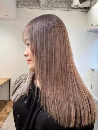 ロング カラー maruquee de mashu所属・モモコ/ブリーチ/ ミルクティカラーのヘアスタイル