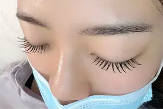 マツエク・マツパ 村岡 芽衣のヘアスタイル