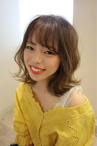 ミディアム 岩間 祐佳のヘアスタイル
