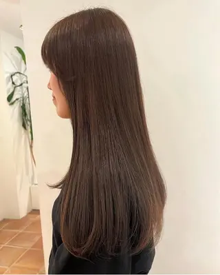 ロング カラー 成岡 愛美のヘアスタイル