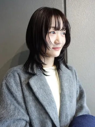 ミディアム カラー 💓パーマ，💗 レイヤーカットのヘアスタイル