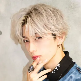 ミディアム カラー メンズ メンズフェザー毛流れ パーマASHU渋谷のヘアスタイル