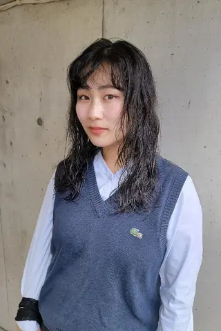 パーマ セミロング OMA カタギシのヘアスタイル