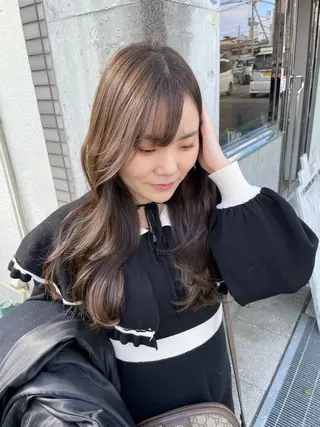 ロング カラー シモダ クルミのヘアスタイル