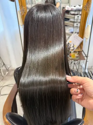 ロング SALOWIN 表参道FLAT店所属・トップスタイリスト澤 奈緒美のヘアスタイル