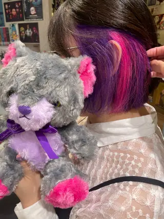 セミロング カラー インナーカラー 推し ブリーチ  髪質改善のヘアスタイル