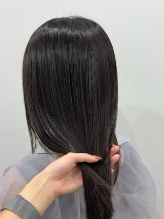 セミロング ニシザカ マナのヘアスタイル