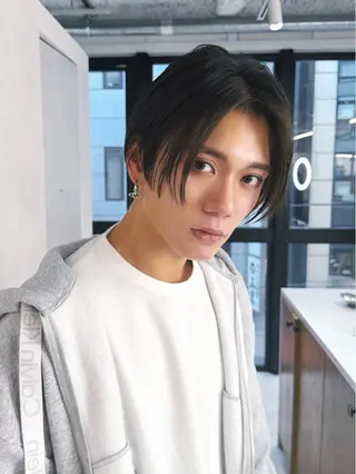 ショート カラー 新島 涼のヘアスタイル