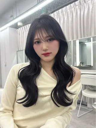 ミディアム 栄/レイヤー/ 津野 こころのヘアスタイル