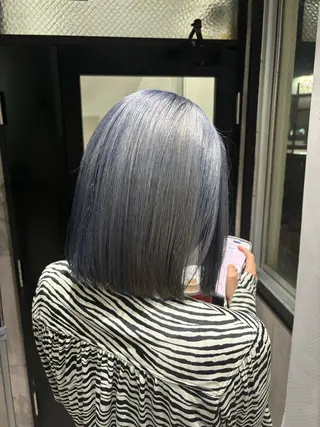 ショート カラー _WHITE / KENTOのヘアスタイル