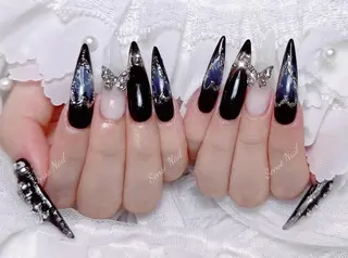 ネイル Queening 🦋のネイルデザイン