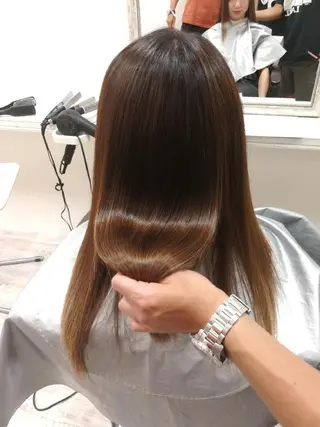 ロング パーマ 酸性ストレート／カラ ー/山下高明のヘアスタイル