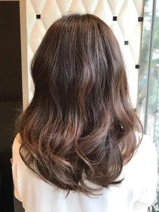 ミディアム カラー yui .のヘアスタイル